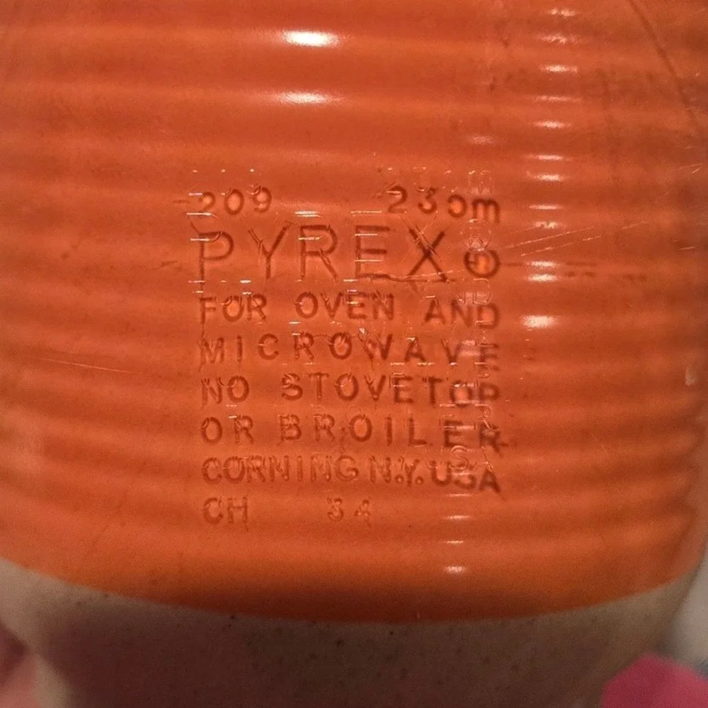 Vintage PYREX 23cm 9